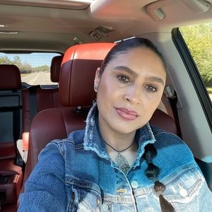 Meet your Posher, Hirlesa